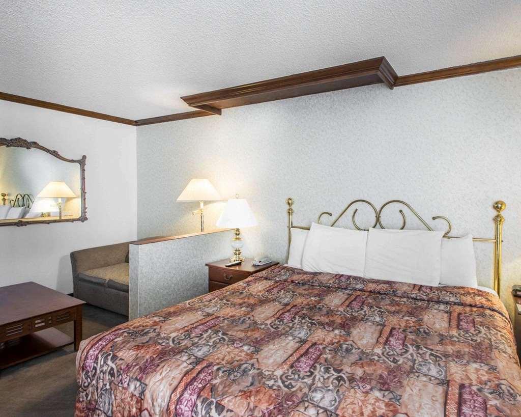 Rodeway Inn And Suites Boulder Broker Room photo