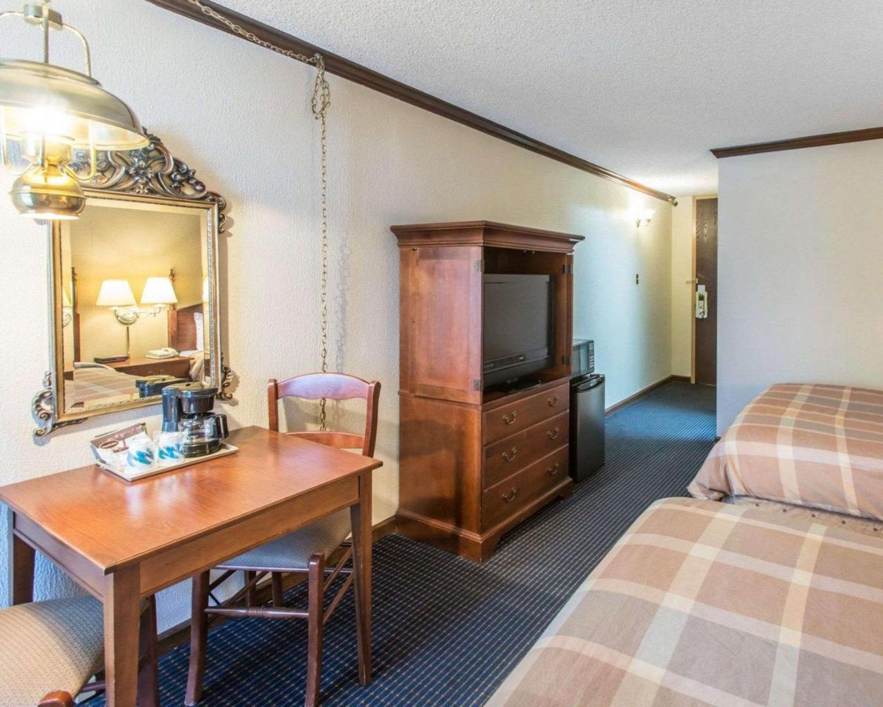 Rodeway Inn And Suites Boulder Broker Exterior photo